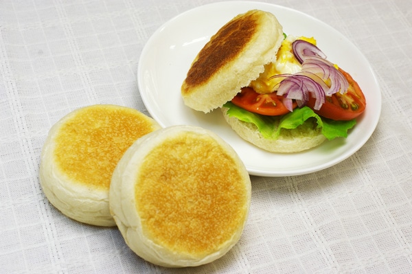 【無肥料・自然栽培】自家製酒種酵母で作る食パン（マフィンタイプ×2個入り） 【11月25日(火)製造分】【v300】